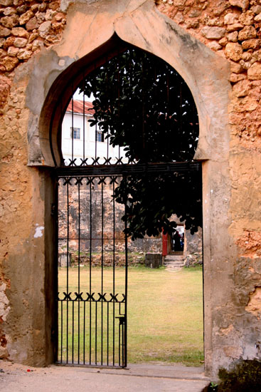 Gate